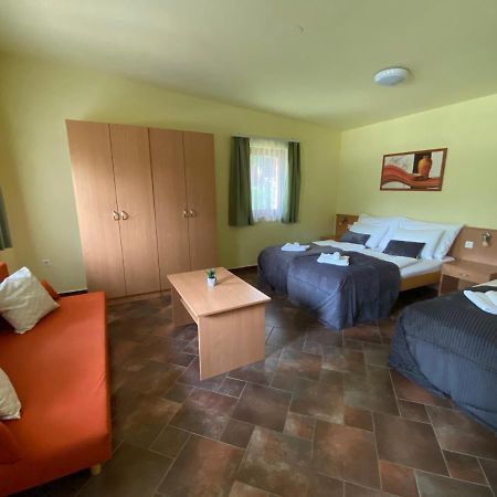 מטרפורד Matra Kemping Apartmanok מראה חיצוני תמונה